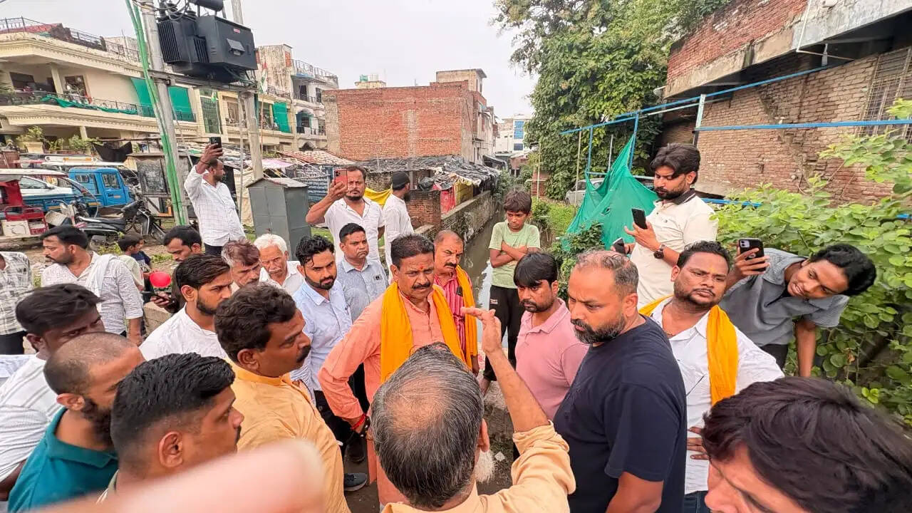 नालों पर अतिक्रमण करने वालों के खिलाफ होगी कार्रवाई : महापौर