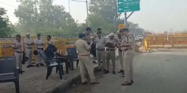 दिल्ली पुलिस के दो अधिकारियों की सड़क हादसे में मौत