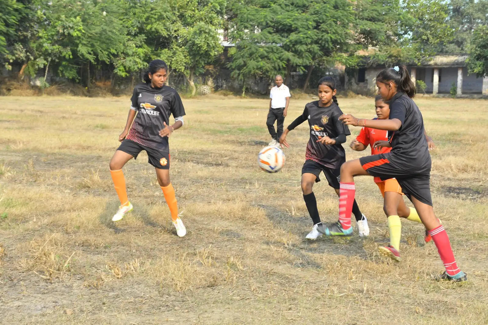 जिला स्तरीय विद्यालय खेल प्रतियोगिता के पहले दिन खिलाड़ियों ने दिखाया दम