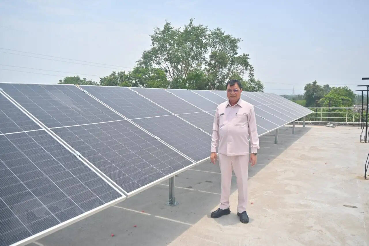प्रधानमंत्री सूर्यघर मुफ्त बिजली योजना अपनाकर मंत्री लखनलाल देवांगन बने सौर ऊर्जा के प्रेरक