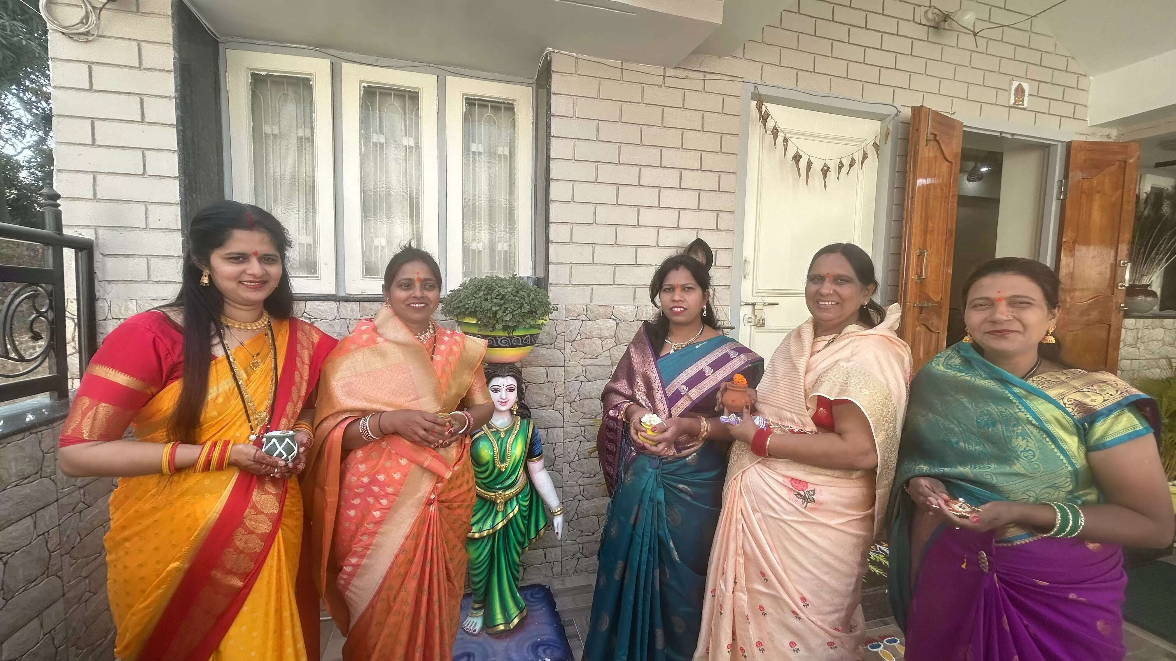 सुगड़ा बदलकर मराठा समाज की महिलाओं ने मनाया संक्रांति पर्व, दिखा उत्साह