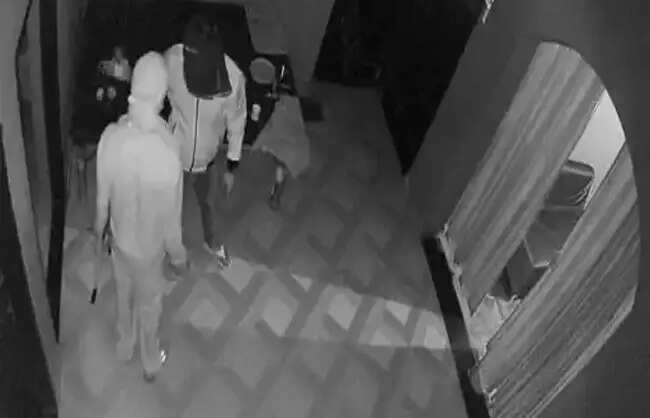 नारनाैल में बंद मकान से लाखों के जेवर चोरी, कैमरे में दिखे संदिग्ध