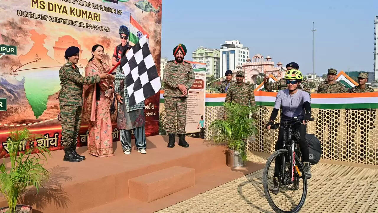 भवानी निकेतन में सैन्य शक्ति का भव्य प्रदर्शन