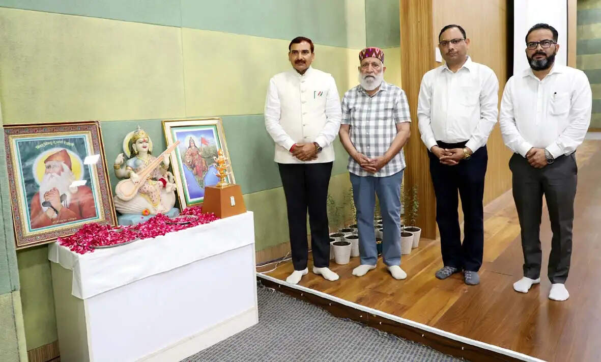 हिसार : विभाजन की त्रासदी को याद कर सामाजिक समरसता और राष्ट्रीय एकता का संकल्प लें : प्रो. कुलदीप चंद अग्निहोत्री
