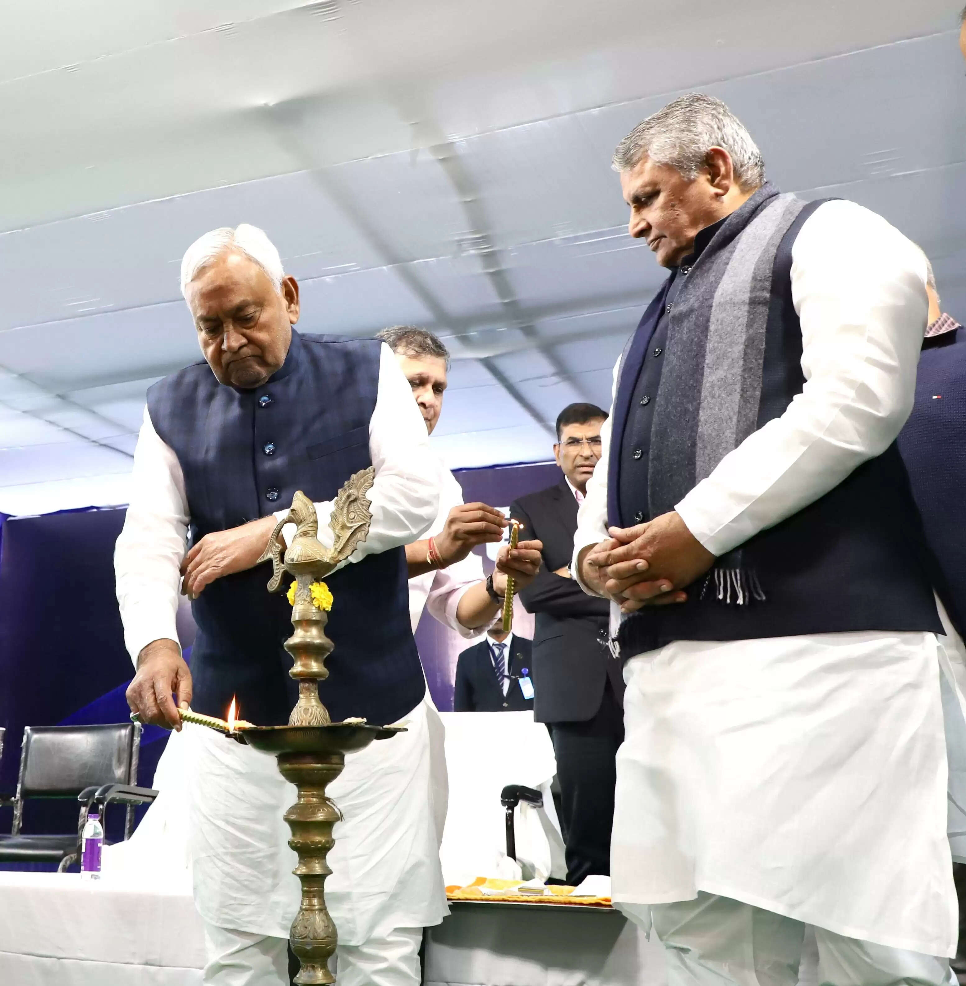 मुख्यमंत्री नीतीश कुमार ने पटना पुस्तक मेले का किया उद्घाटन