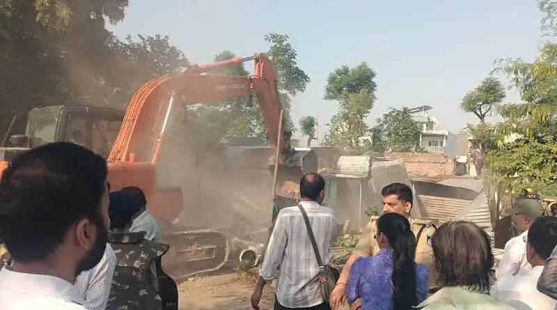 इंदौरः मास्टर प्लान सड़क पर रिमूवल कार्रवाई जारी, पिपलियाहाना-बिचौली कांकड़ में हटाए बाधक निर्माण