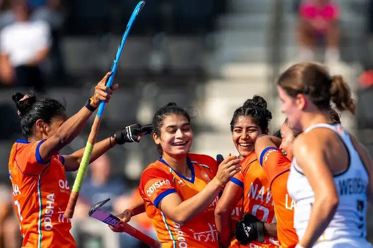 जर्मनी को 3-1 से हराकर भारत ने रचा इतिहास, महिला हॉकी विश्व कप में 5वें स्थान पर किया कब्जा