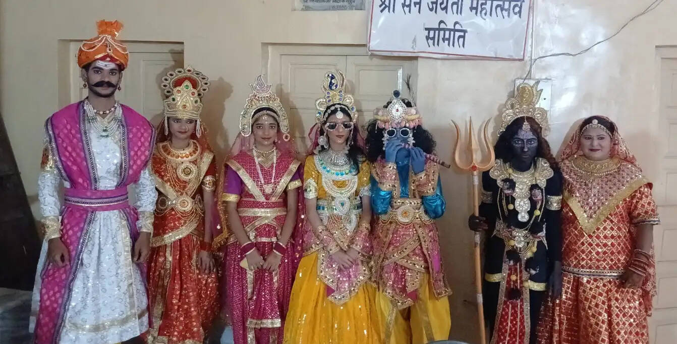 धूमधाम से मनाई सैन जयंती, शोभायात्रा निकाली