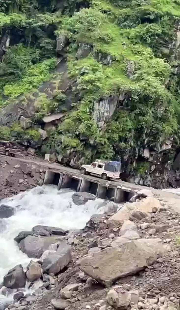 कुलागाड़ में 75 घंटे बाद खुला मार्ग