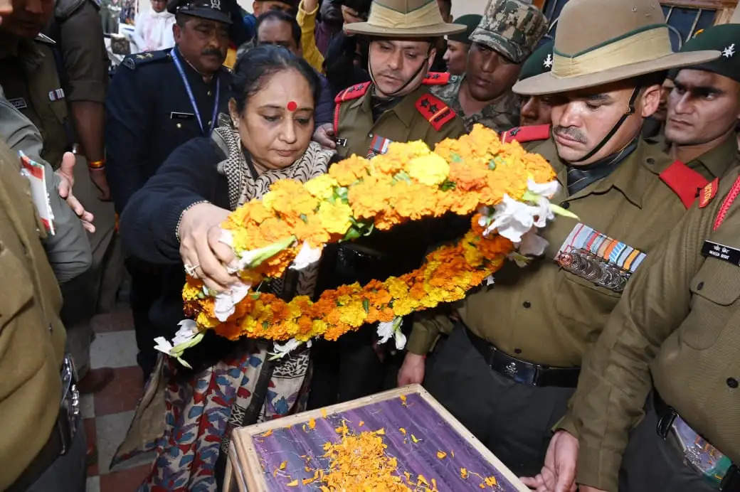 बलिदानी गौतम कुमार और वीरेंद्र सिंह को विस अध्यक्ष ने अर्पित किया पुष्पचक्र