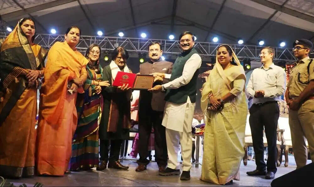 किशोर कुमार गायन और अभिनय से हमारी स्मृतियों में रहेंगे मौजूद : मुख्यमंत्री डॉ. यादव