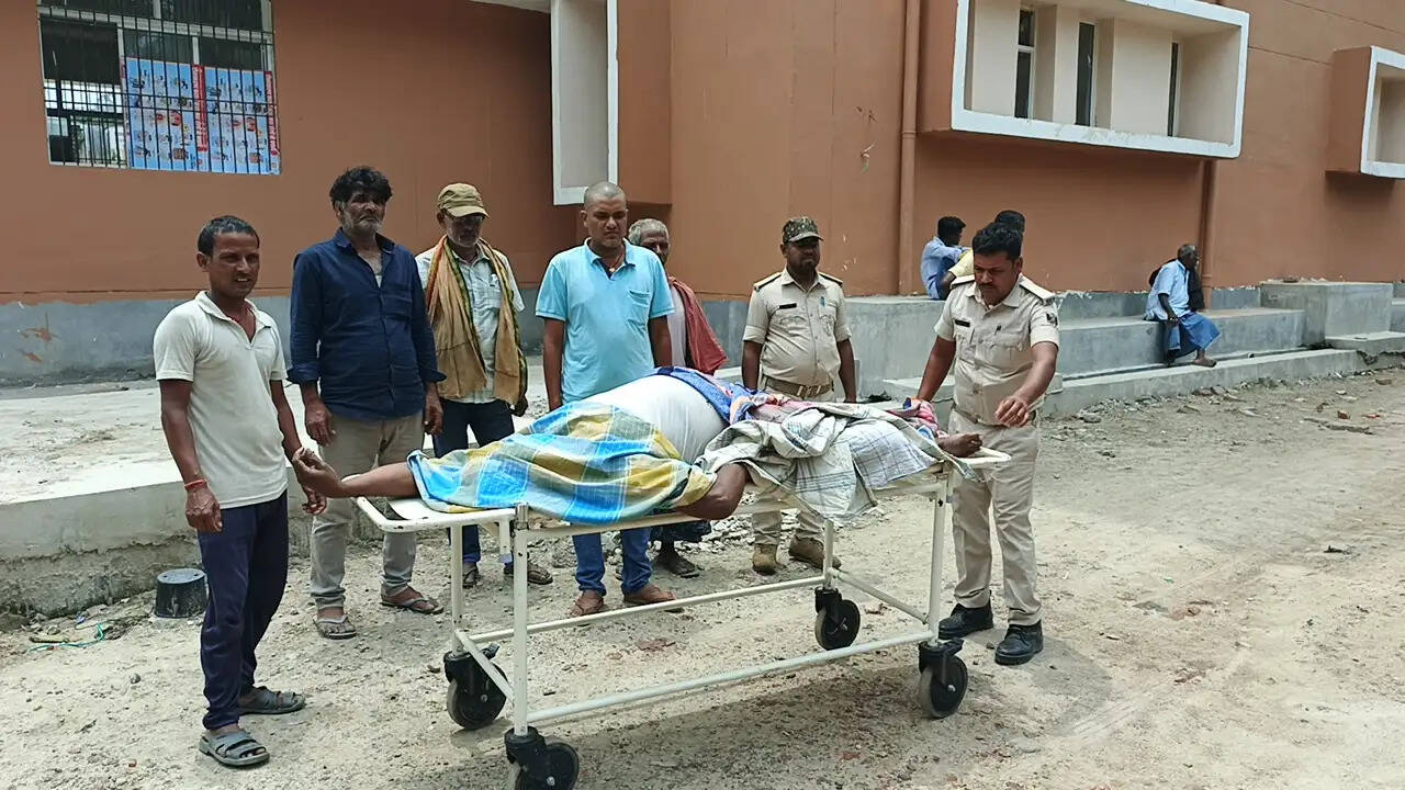संदिग्ध परिस्थिति में किसान की हत्या, एक खोखा बरामद