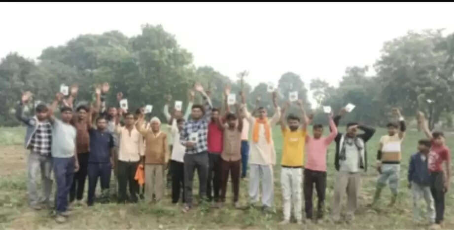 कन्नौज में हरी मिर्च के खराब बीज से हजाराें बीघा फसल बर्बाद, किसानों ने प्रदर्शन कर मांगा मुआवजा