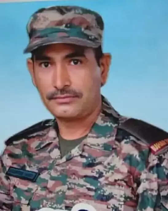 हिसार : दिल का दौरा पड़ने से सैनिक का निधन, राजकीय सम्मान के साथ किया संस्कार