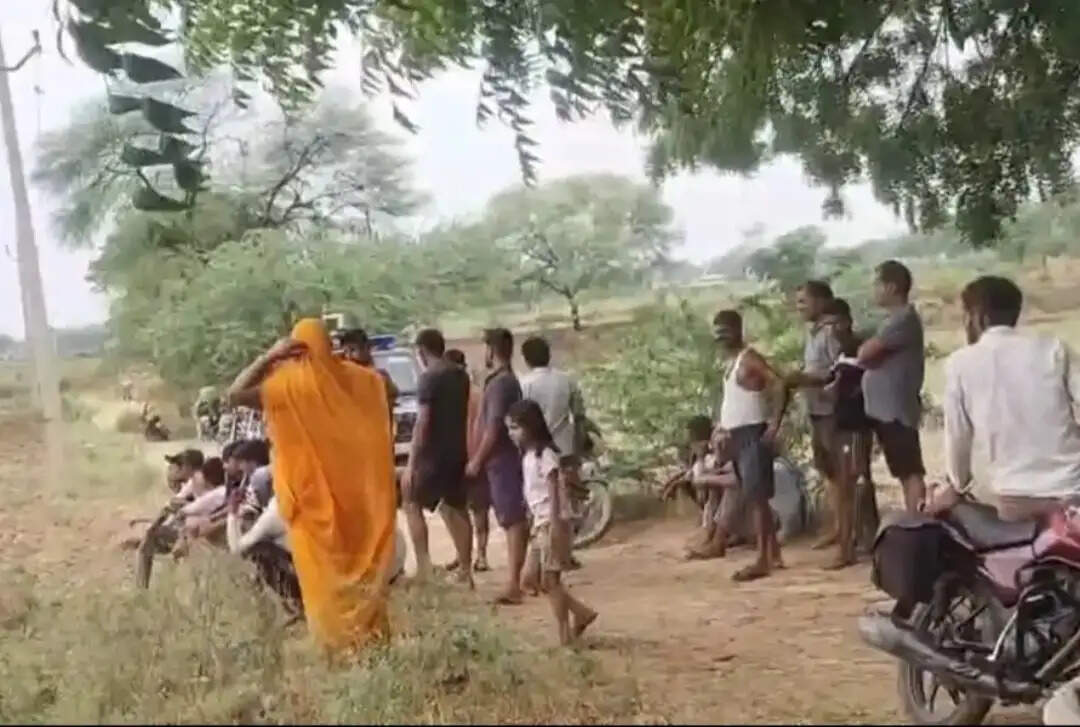 सरकारी नलकूप पर फंदे से लटका मिला अधेड़ का शव