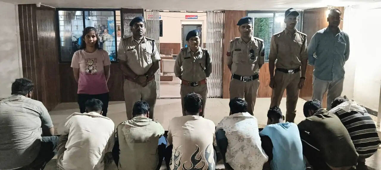 (अपडेट) राजगढ़ः पैसों से हार-जीत का दांव लगाते आठ पकड़ाए,नकदी व मोबाइल बरामद