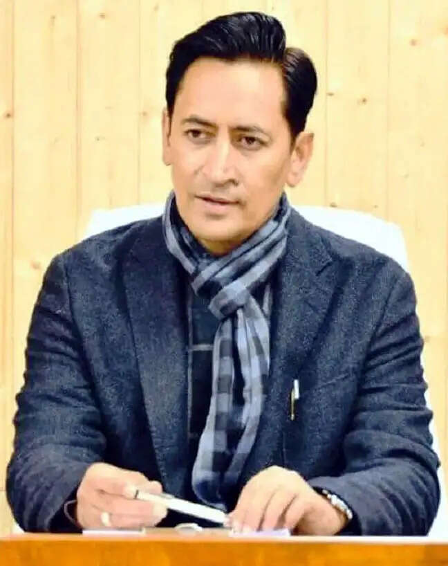 मंडलायुक्त ने दिये नैनीताल में वार्डवार स्ट्रीट लाइटों की जांच कर प्रतिदिन विवरण उपलब्ध कराने के निर्देश
