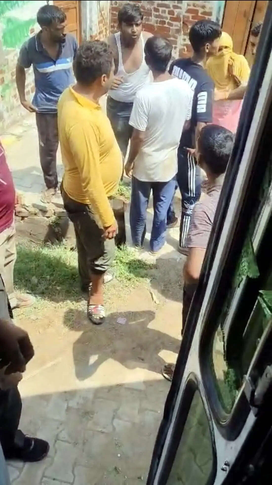 हिसार–इशरवाल रोडवेज बस के चालक व परिचालक पर हमला