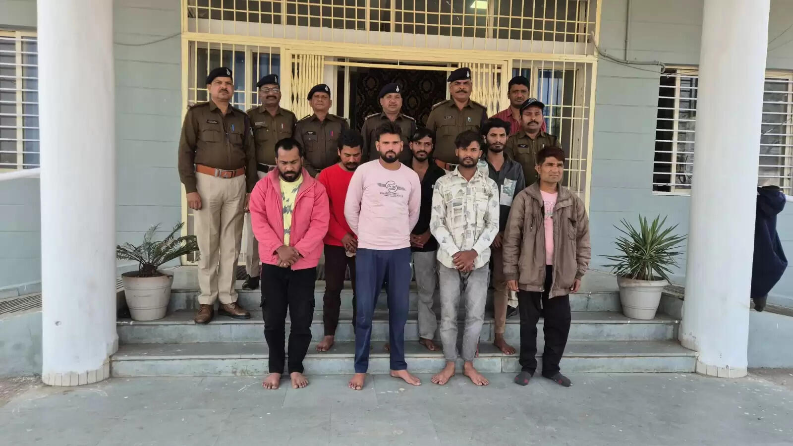 अमझेरा पुलिस की बड़ी कार्रवाई, सात आरोपी जुआ खेलते रंगे हाथों गिरफ्तार