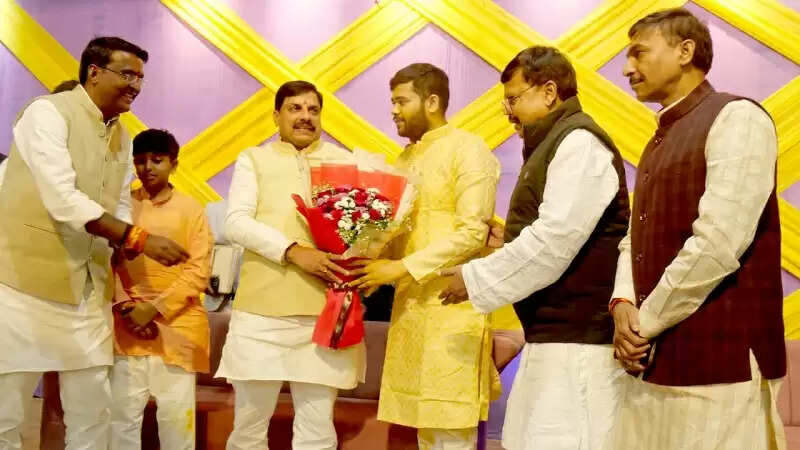 मप्रः मुख्यमंत्री डॉ. यादव खजुराहो में वैवाहिक कार्यक्रमों में हुए शामिल