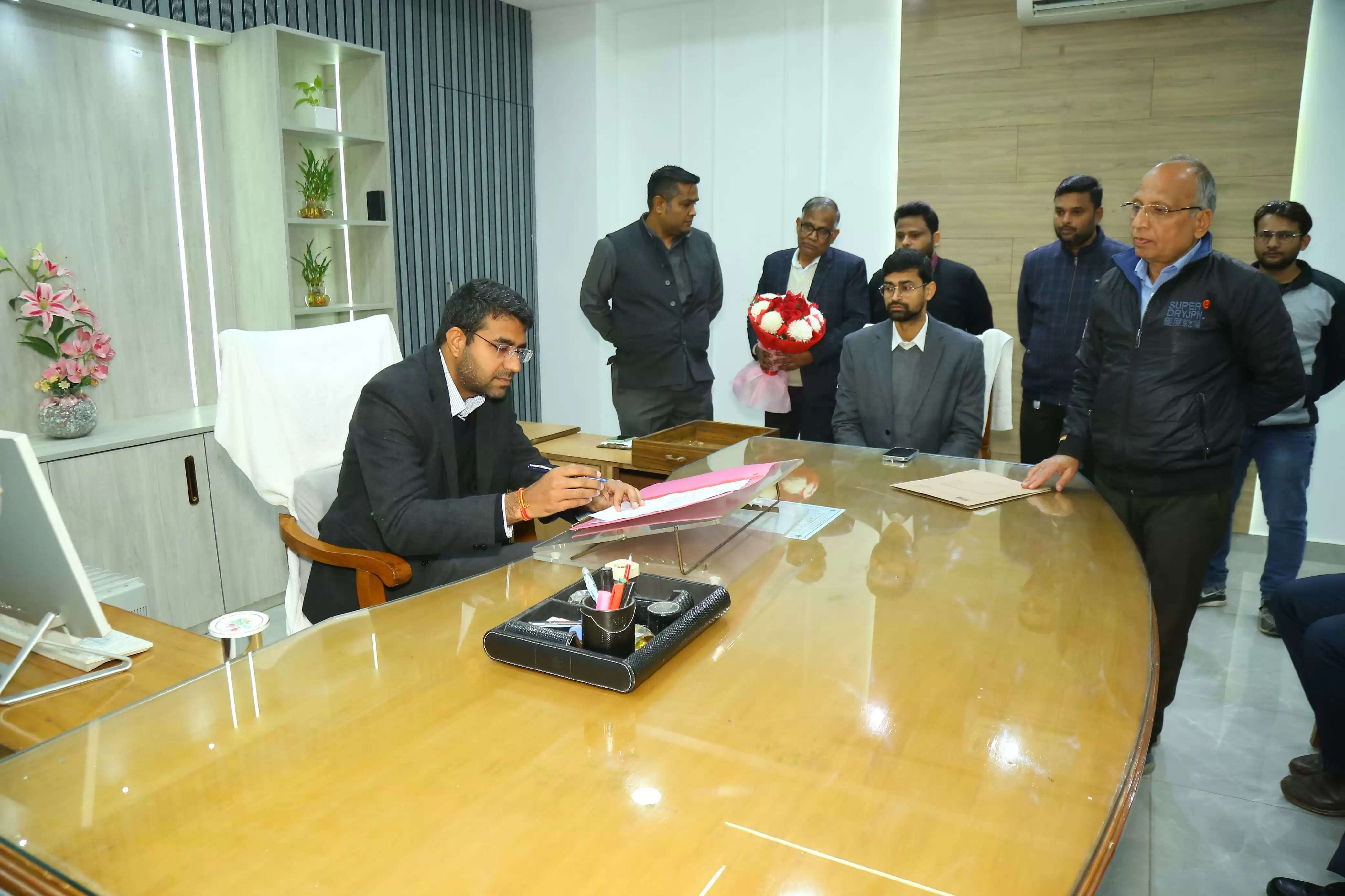 गाजियाबाद&nbsp;के&nbsp;नए जिलाधिकारी दीपक मीणा ने संभाला कार्यभार