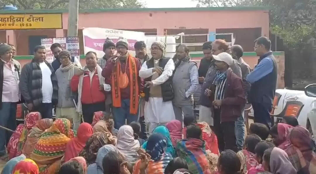 स्ट्रीट लाइट का लोकार्पण, 500 जरूरतमंदों के बीच कंबल का वितरण