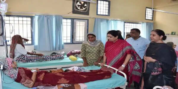 कैथल में महिला आयोग की चेयरपर्सन का औचक दौरा: अस्पताल में महिला वार्ड की व्यवस्थाएं सुधारने के निर्देश
