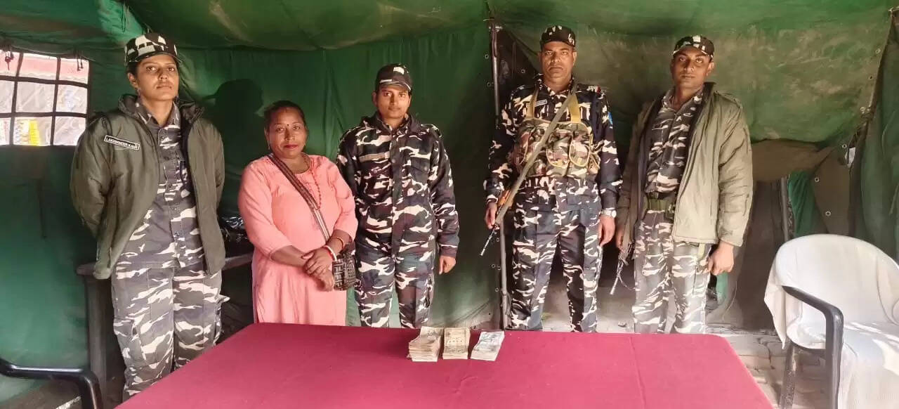 दो लाख नेपाली करेंसी के साथ यूपी की महिला गिरफ्तार