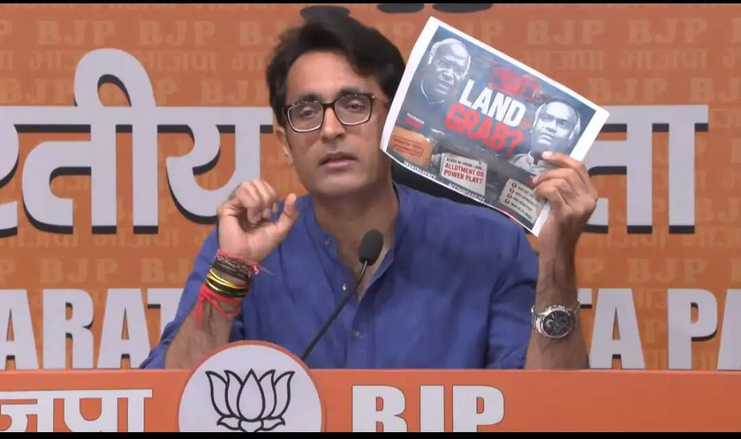 भाजपा ने मल्लिकार्जुन खरगे पर कर्नाटक में 19 एकड़ सरकारी जमीन हड़पने का लगाया आरोप