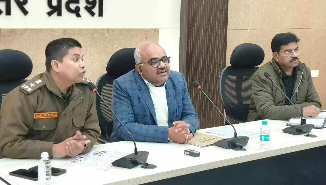 सड़क हादसों को रोकने के लिए प्रवर्तन एवं पेट्रोलिंग बढ़ाई जाए : डीएम