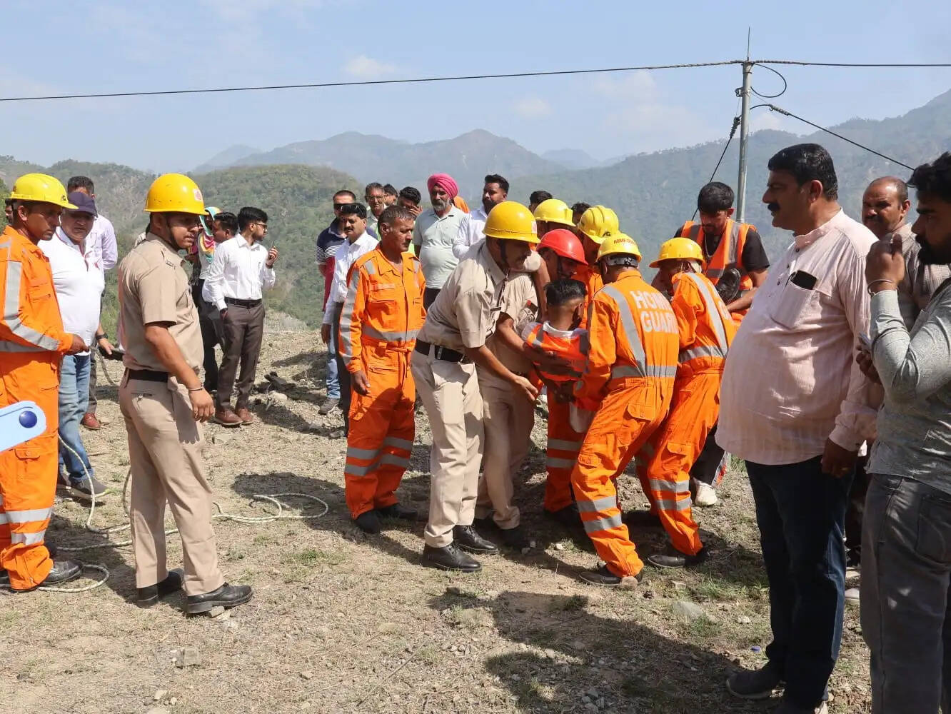 सिरमौर में जिला स्तरीय मेगा मॉक ड्रिल का आयोजन, 8 स्थलों पर विभिन्न आपदा परिदृश्यों का किया अभ्यास