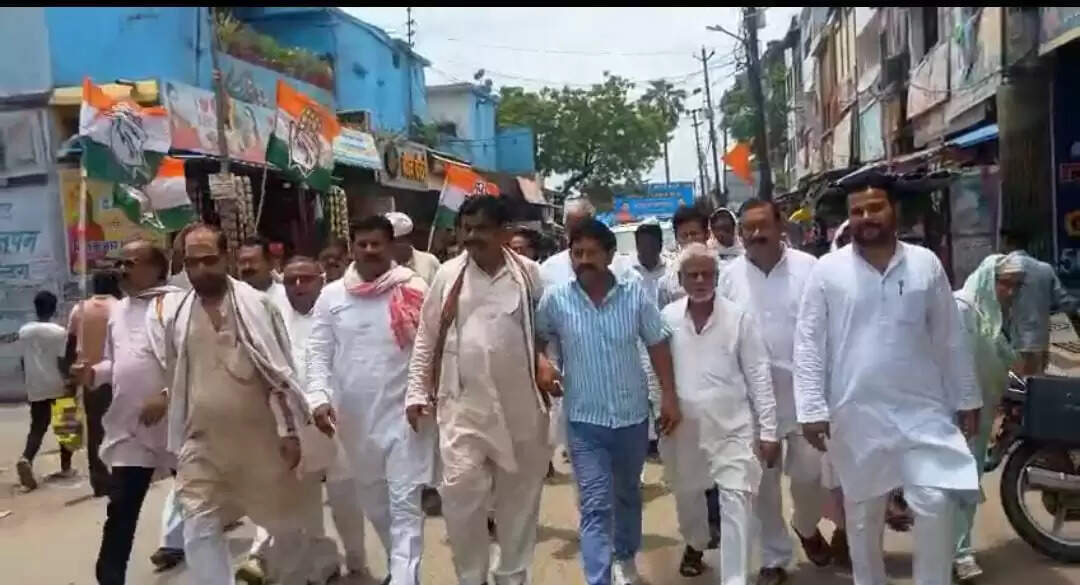 योगी सरकार की पुलिस लाेगाें पर फर्जी मुकदमे दर्ज करा रही है : रोशन