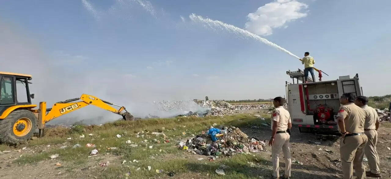 हांसी नगर परिषद के डंपिंग स्टेशन में लगी भयंकर आग, किसान हुए परेशान