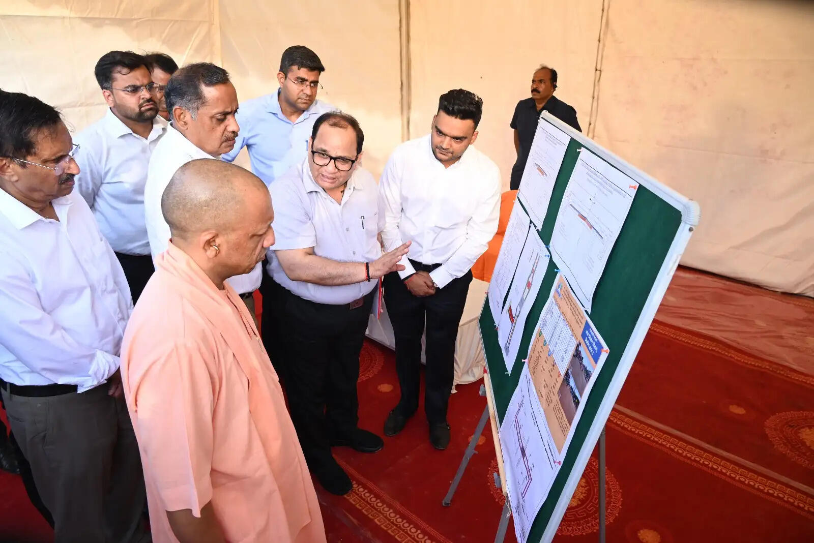 कार्य की अपेक्षित प्रगति न देख मुख्यमंत्री ने अफसरों को लगाई कड़ी फटकार