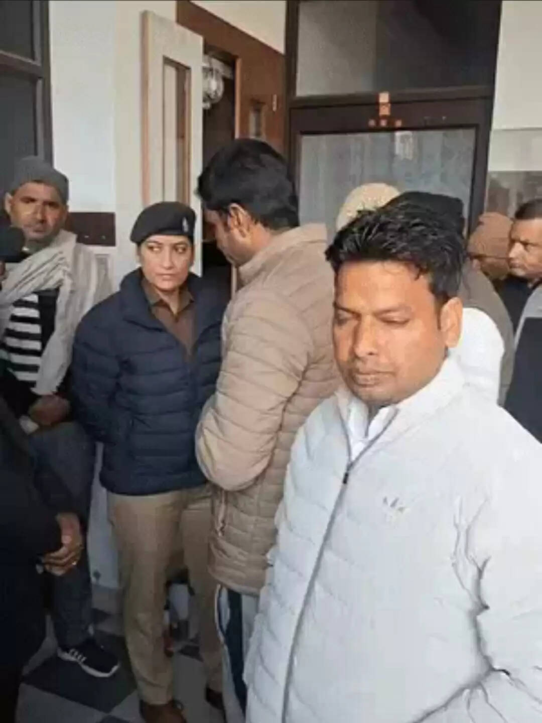 उत्तर प्रदेश के सहारनपुर मे एक ही परिवार के पांच लोगों के शव मिले, सभी के सिर पर गोली के निशान