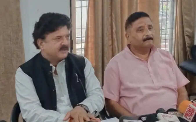 बलिया के किसान गोवंश संरक्षण के प्रति गंभीर : महेश शुक्ल