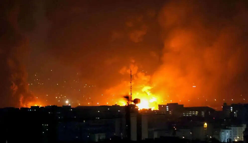 लेबनान और खाड़ी देशों पर हमले जारी, मध्य बेरूत में चार की मौत, कुवैत में ड्रोन की बौछार