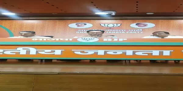 (लीड) भाजपा का पलटवार, हार की जिम्मेदारी से बचने का बहाना खोज रहे हैं राहुल गांधी