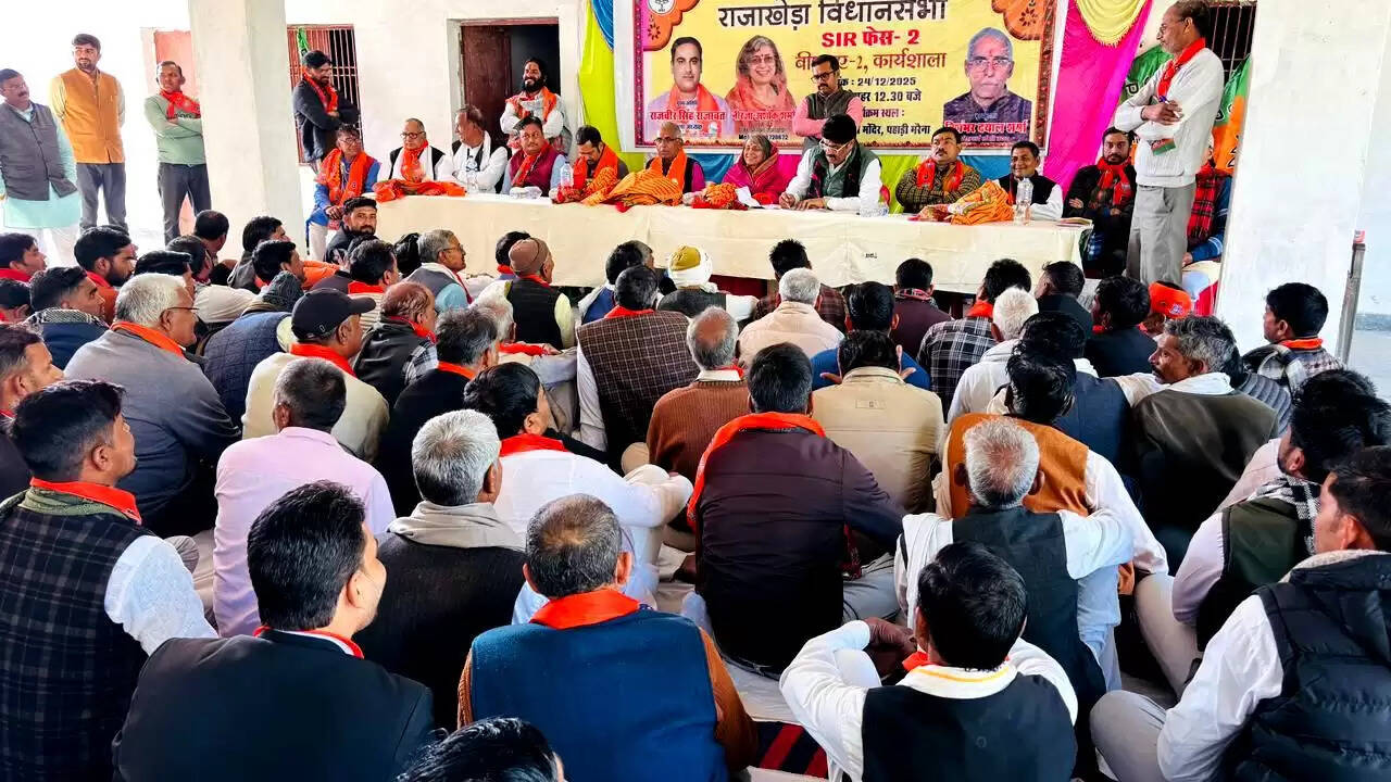 कोई भी वास्तविक मतदाता वोटर लिस्ट से छूटे नहीं : नीरजा