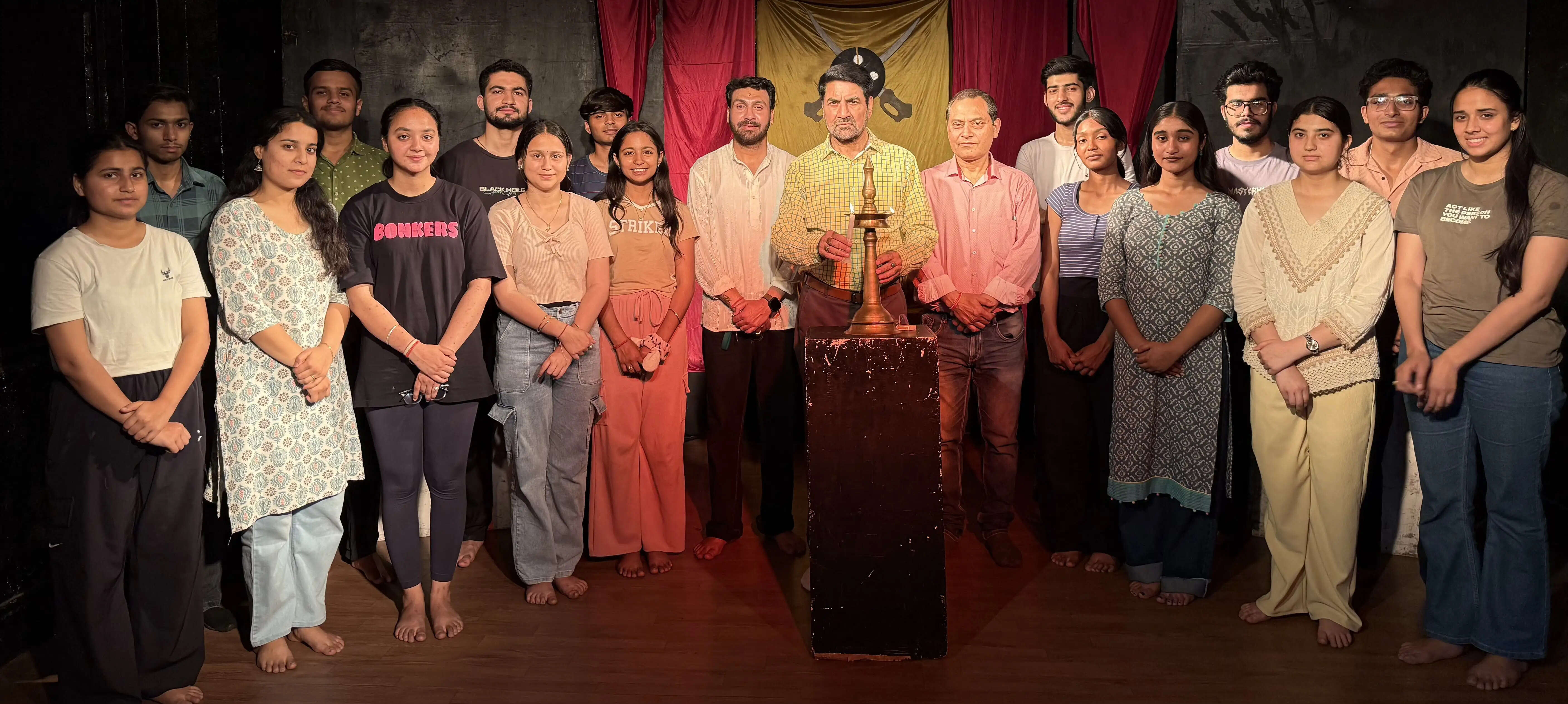 नटरंग स्टूडियो थिएटर में नृत्य कार्यशाला का उद्घाटन किया