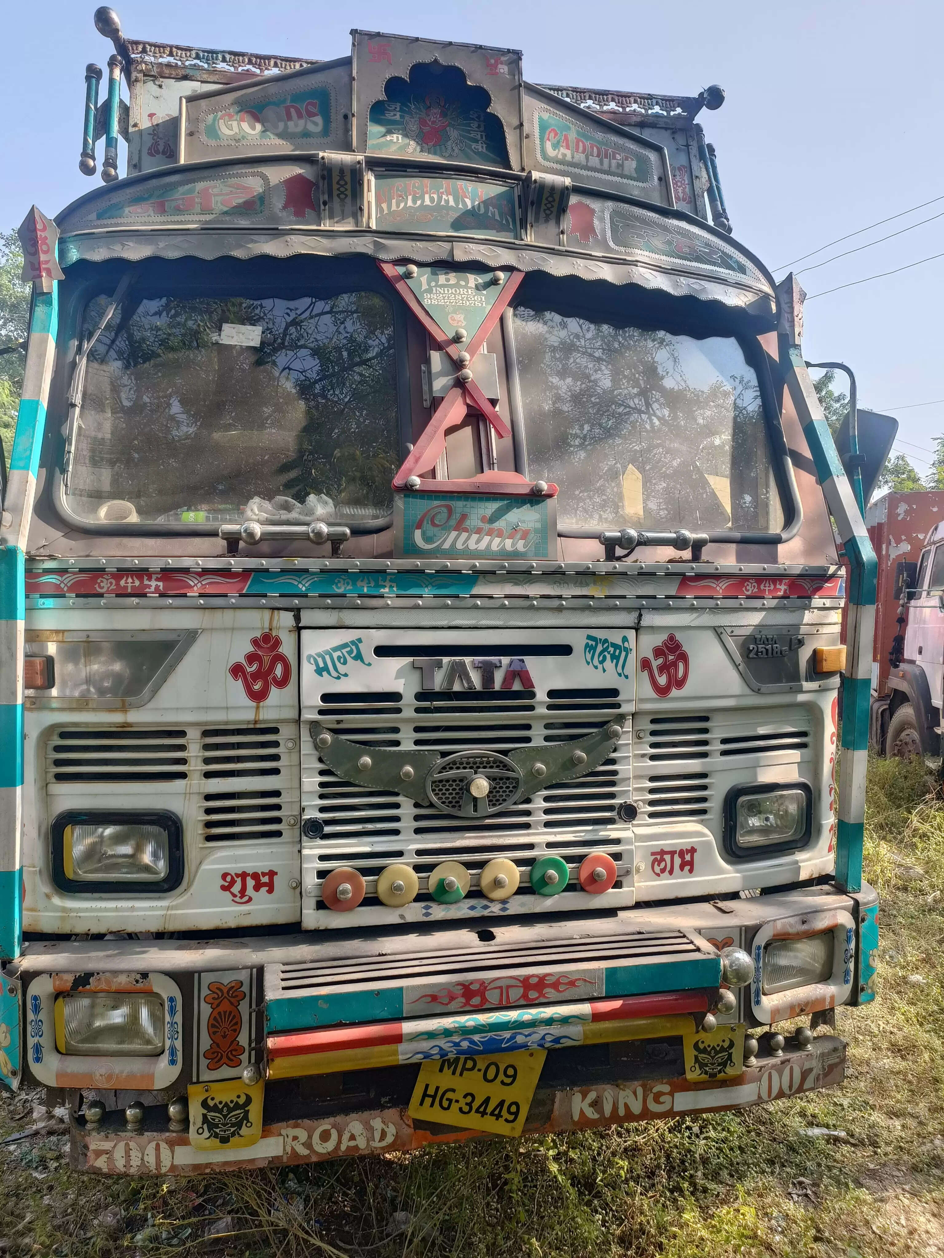 झाबुआः अवैध शराब के विरुद्ध पुलिस का ऑपरेशन प्रहार, ट्रक सहित पौने दो करोड़ का माल बरामद