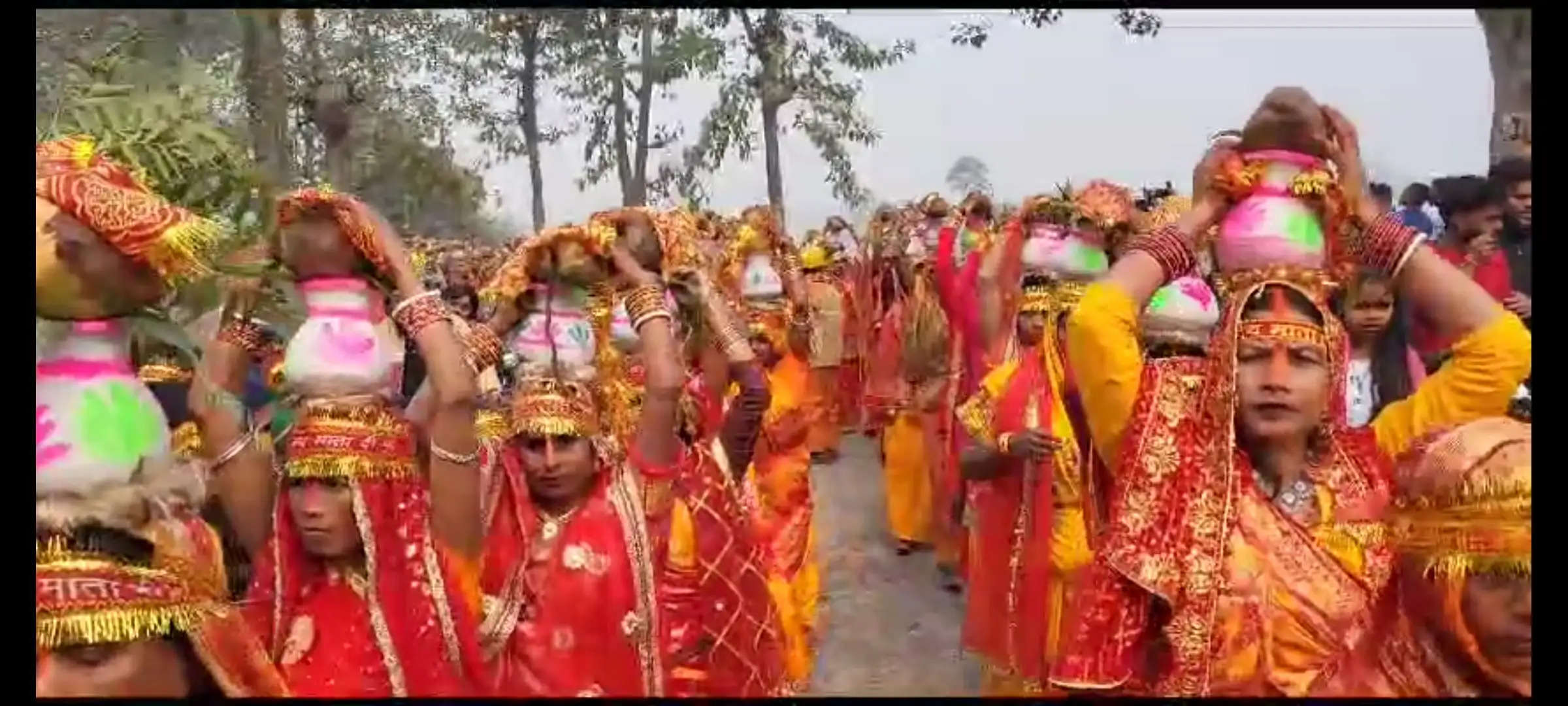 हंसकोसा-धमदाहा शिव मंदिर से कलश शोभायात्रा निकाली गई