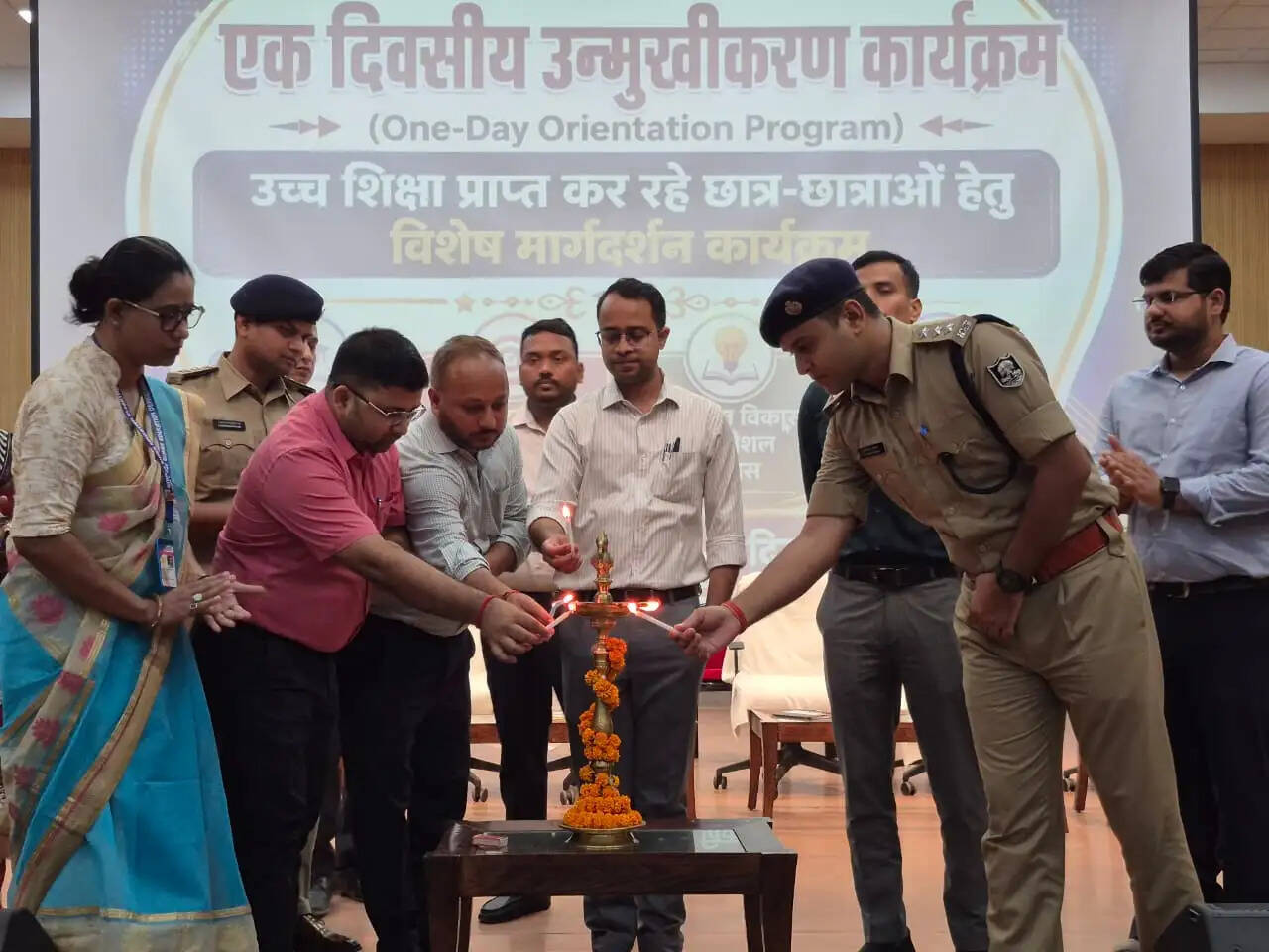 सारण में जिलाधिकारी ने युवाओं से किया सीधा संवाद ,कहा बनें जिम्मेदार नागरिक