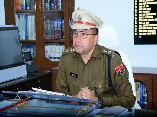 शिव विधायक भाटी के कर्मचारी को पीटा, चार पुलिसकर्मी सस्पेंड