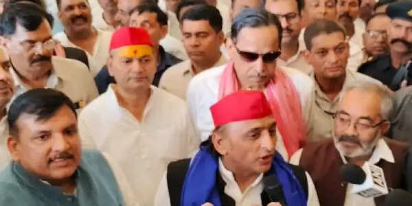 बिजली विभाग के स्मार्ट मीटर 'प्री-पीड़ा' देने वाले हैं : अखिलेश यादव