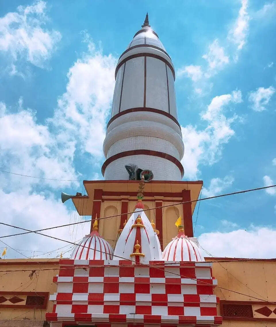 स्वयंभू शिवलिंग, संत परंपरा और आस्था का अद्भुत संगम बाबा धर्मनाथ धनी मंदिर