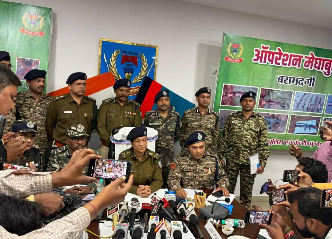 सारंडा में नक्‍सली आत्मसमर्पण करें या कड़े प्रहार के लिए रहें तैयार : डीजीपी