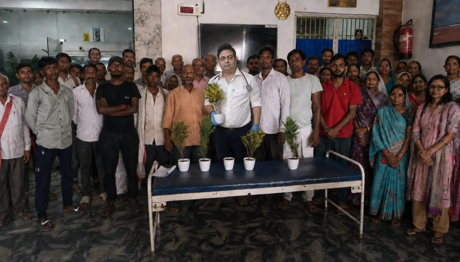 साबित ख़िदमत फाउंडेशन एवं अस्पताल ने स्वतंत्रता दिवस पर 80 लोगों को बांटे पौधे