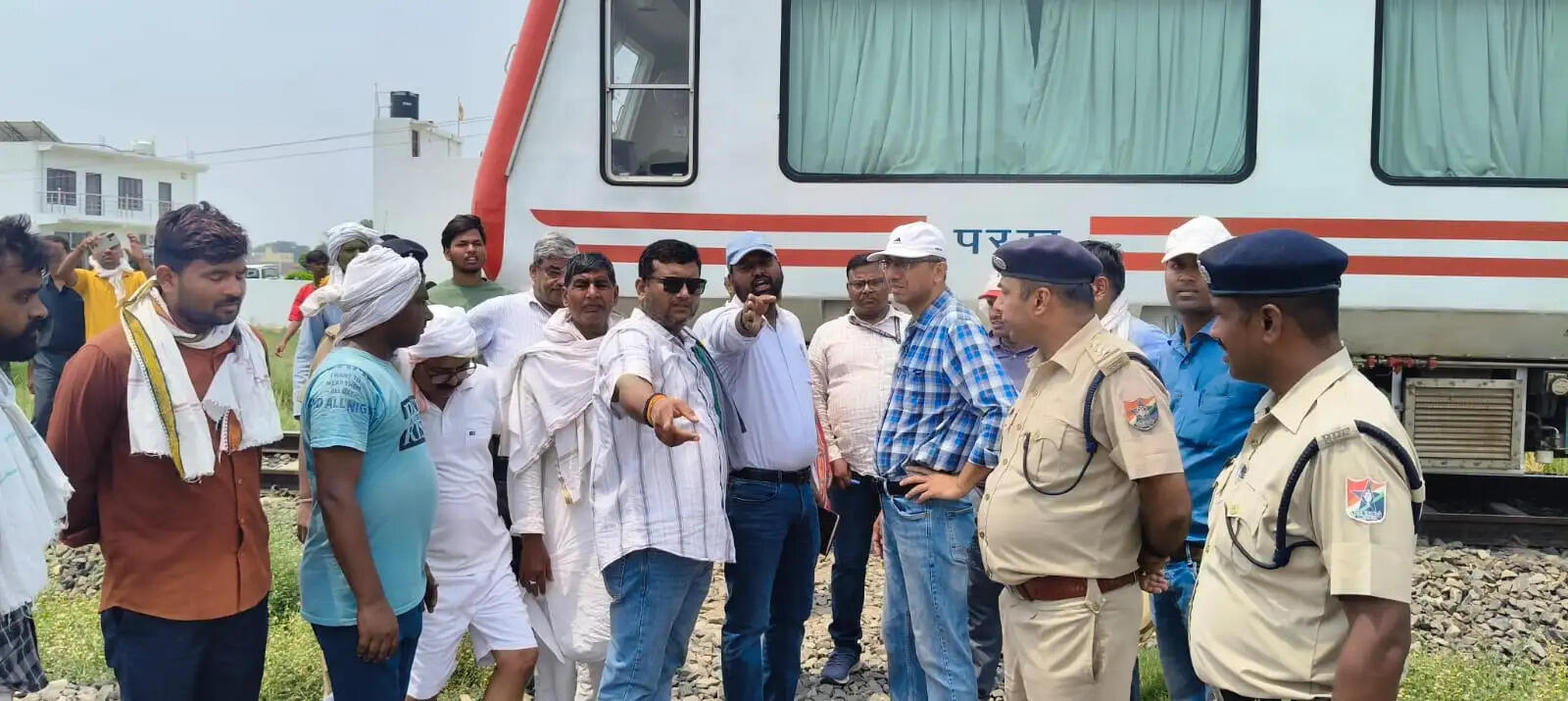 पूरनपुर में अंडरपास निर्माण की मांग, डीआरएम वाराणसी ने किया स्थलीय निरीक्षण