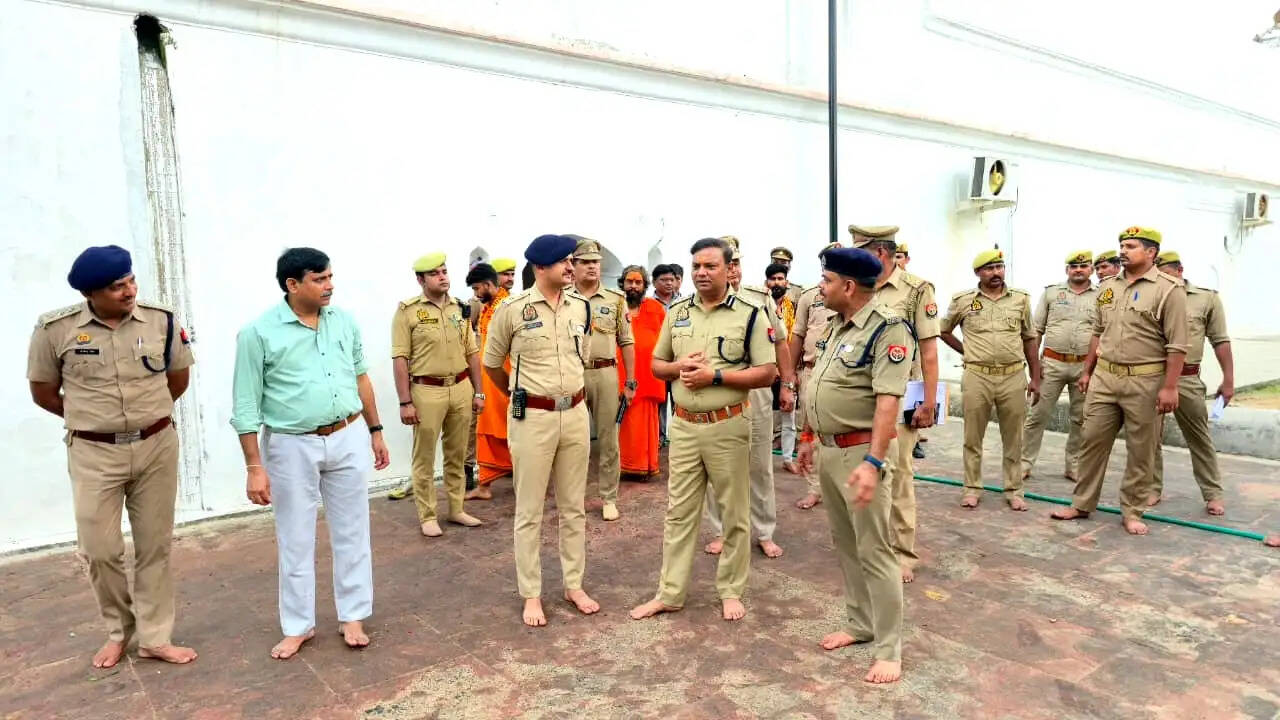 डीआईजी ने औरैया पहुंचकर चहल्लुम को लेकर की शांति समिति की बैठक